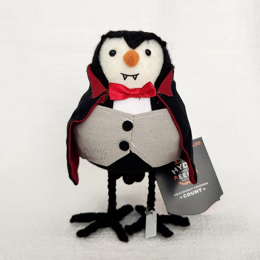 Target Hyde & Eek Bird COUNT Vampire 2023 Halloween Featherly Friends Spritz